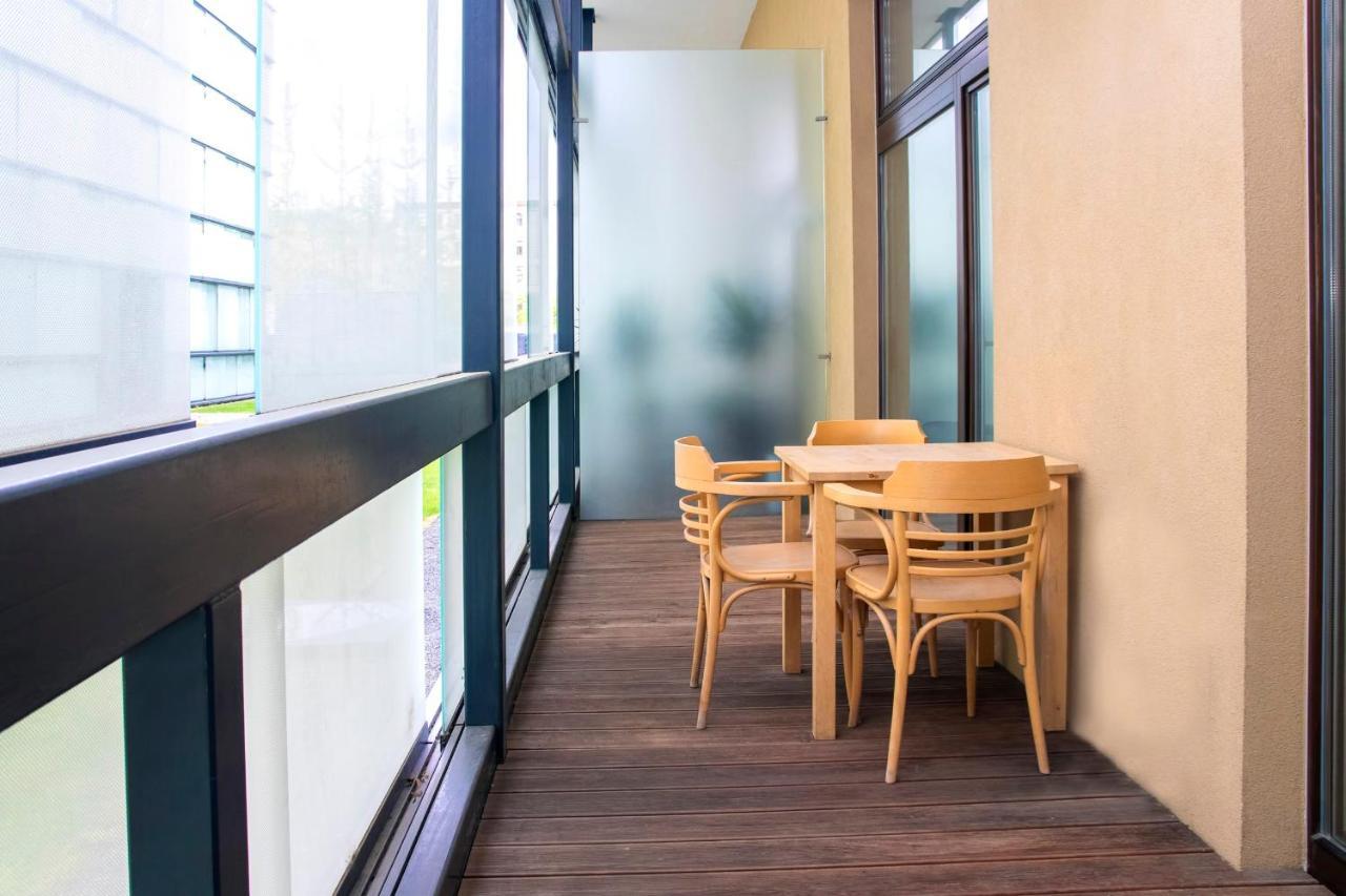 Modern Apartment With Terrace And Air Conditioning Prague Exterior photo